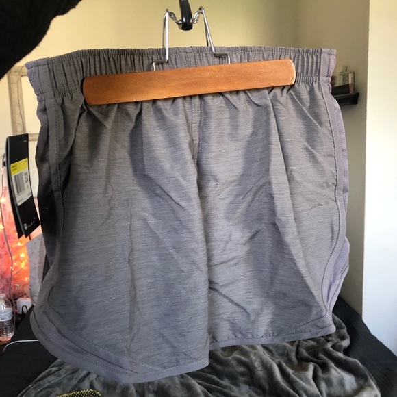 NWT Nike Tempo Running Shorts - Picture 4 of 5